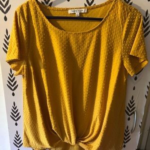 Textured yellow shirt sleeve shirt
